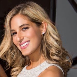 Meet your Posher, Caraline